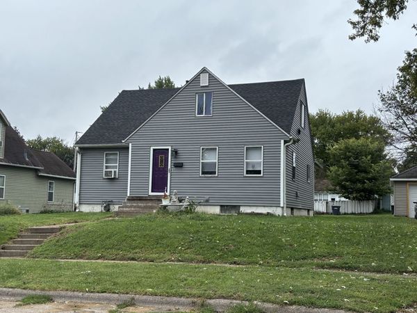 2440 Dunham Street , Clinton, IA 52732