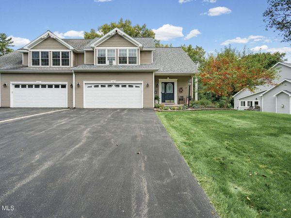 49 Oakmont Street, Niskayuna, NY 12309