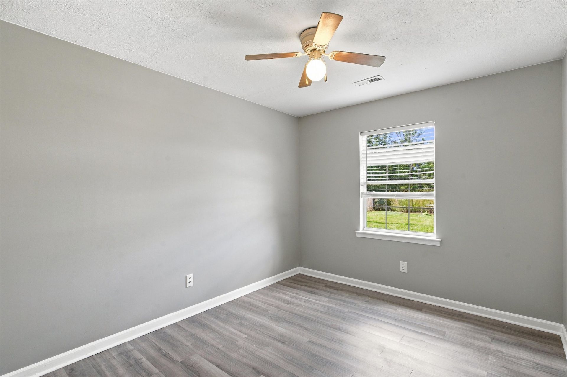2517 Reta St.  Photo 13