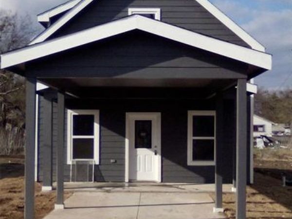 114 E Oak Street , Whitewright, TX 75491