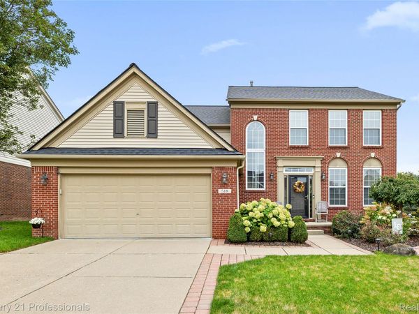 518 Beechwood Way, Lake Orion Village, Mi 48362