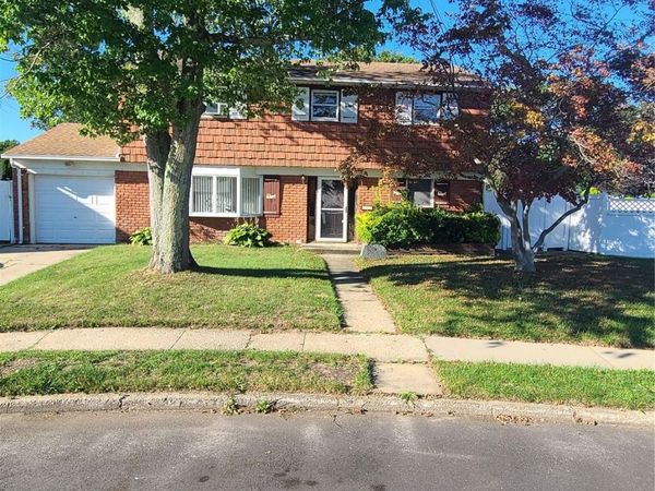 623 Nimrod Court, North Babylon, NY 11703