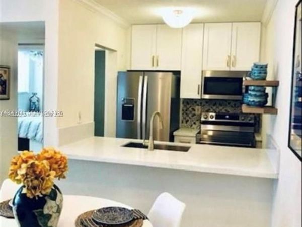 300 Madeira Ave , Unit 102, Coral Gables, FL 33134