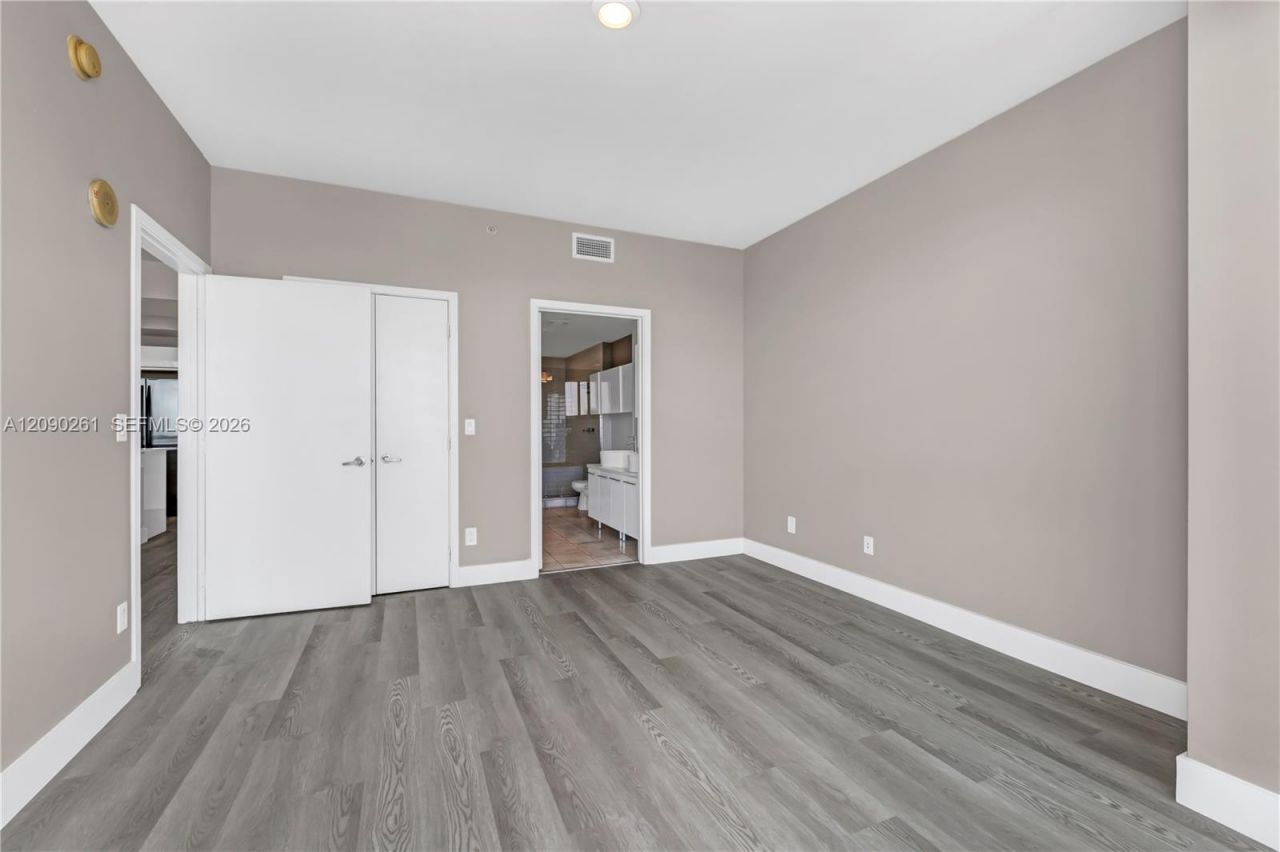 888 Biscayne Blvd , Unit 1710, Miami, FL 33132 Photo