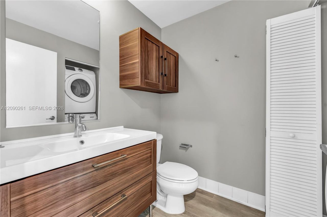 888 Biscayne Blvd , Unit 1710, Miami, FL 33132 Photo