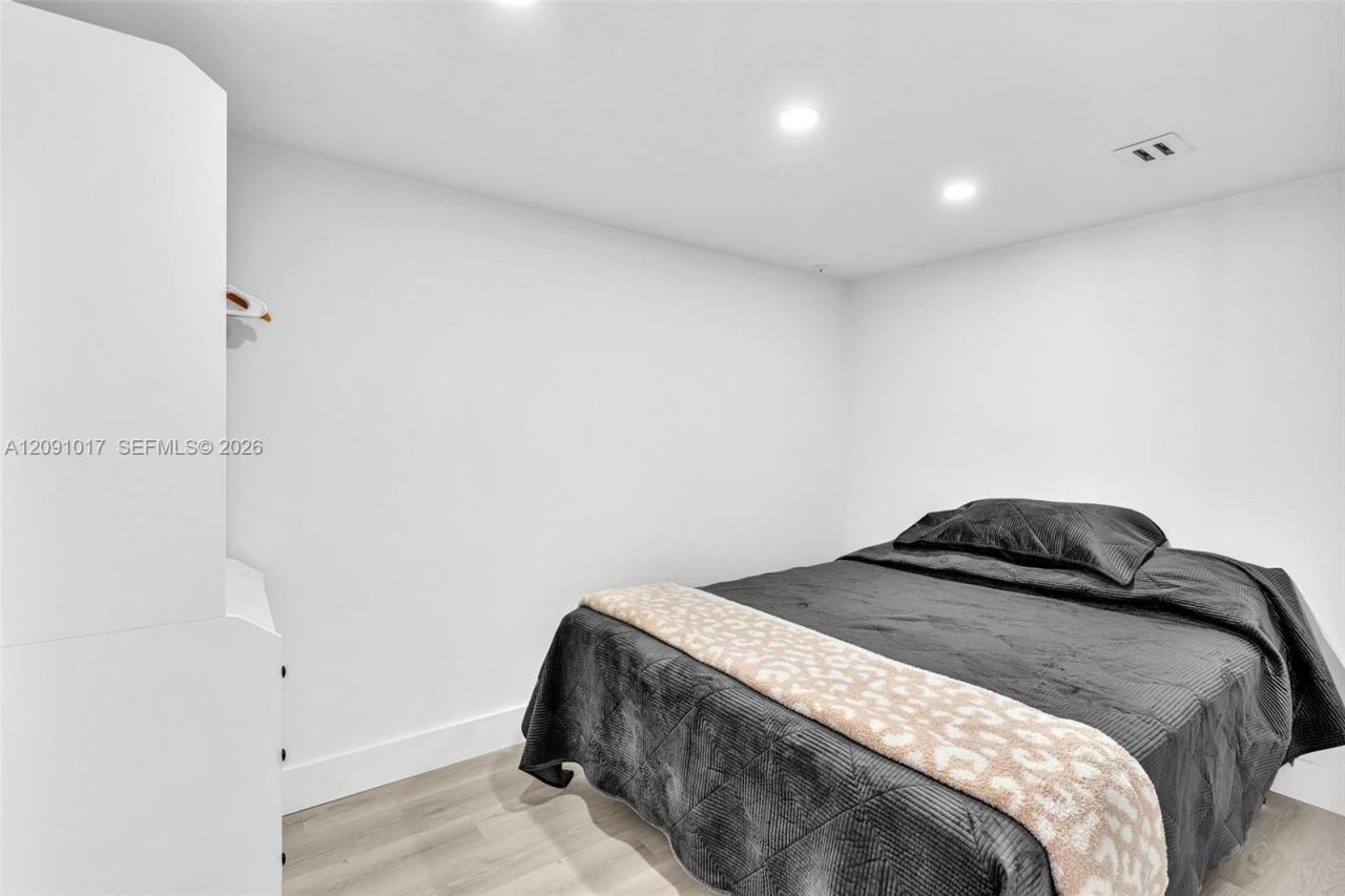 2625 Collins Ave , Unit 1109, Miami Beach, FL 33140 Photo