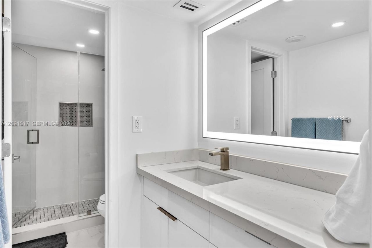 2625 Collins Ave , Unit 1109, Miami Beach, FL 33140 Photo