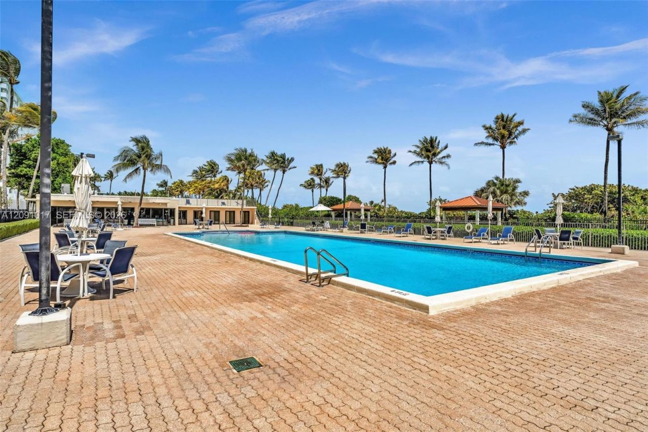 2625 Collins Ave , Unit 1109, Miami Beach, FL 33140 Photo