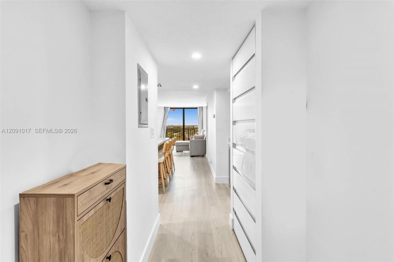 2625 Collins Ave , Unit 1109, Miami Beach, FL 33140 Photo
