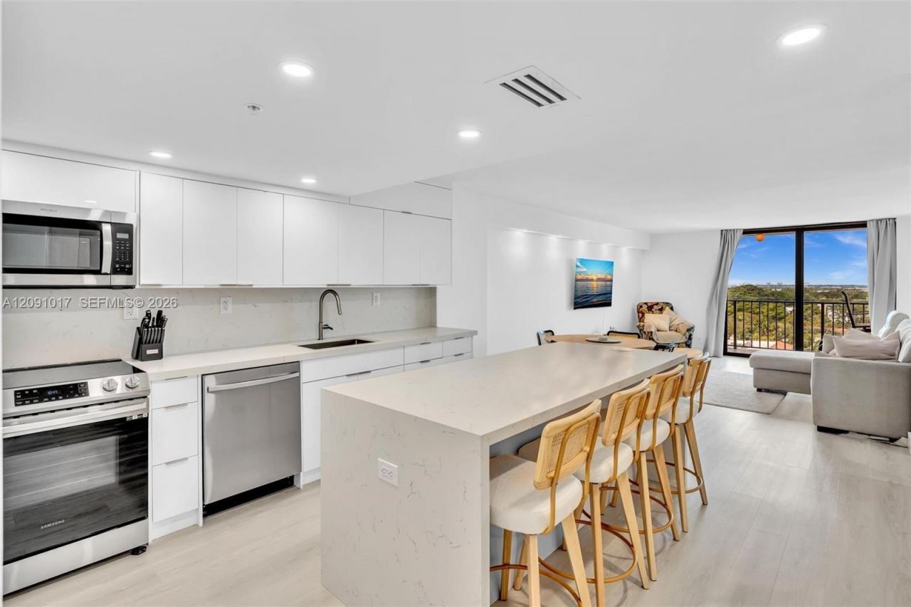 2625 Collins Ave , Unit 1109, Miami Beach, FL 33140 Photo