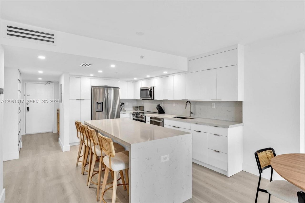 2625 Collins Ave , Unit 1109, Miami Beach, FL 33140 Photo