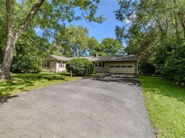 16 Wexford Road , Syracuse, NY 13214