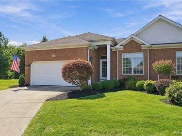 28 Saint Charles Court , Buffalo, NY 14221