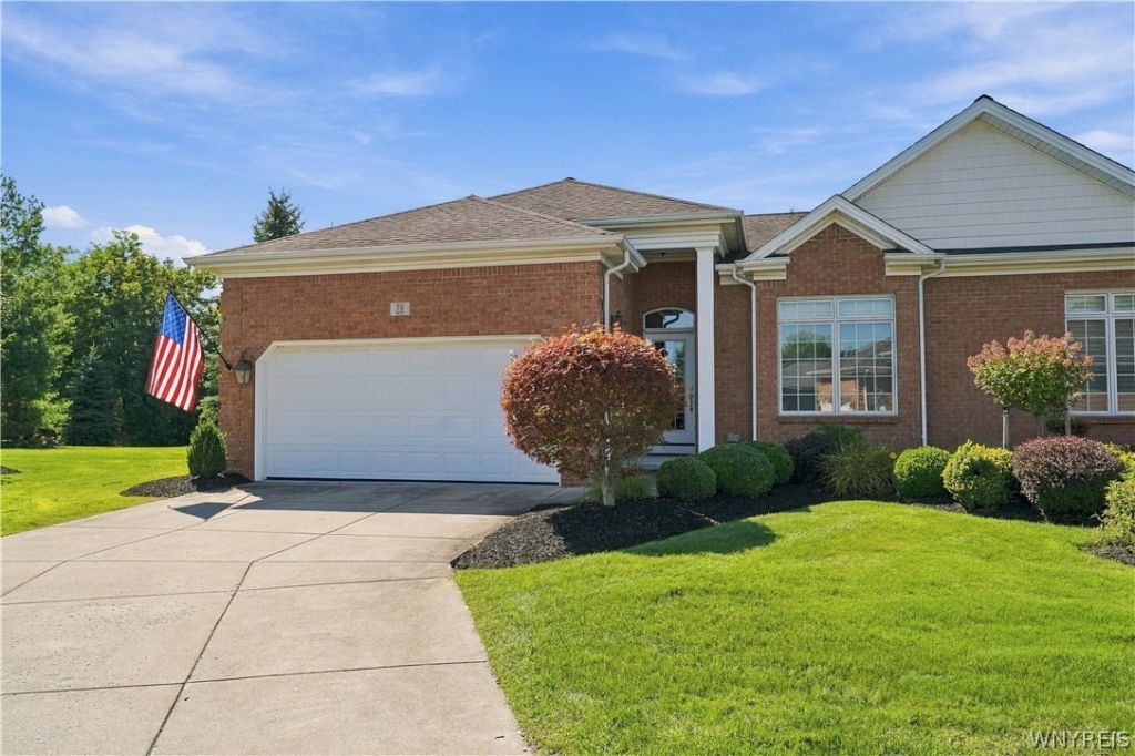 28 Saint Charles Court, Buffalo, NY 14221 Main Photo