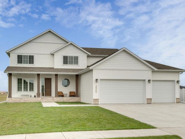 2960 Prairie Farms Circle S, Fargo, ND 58104