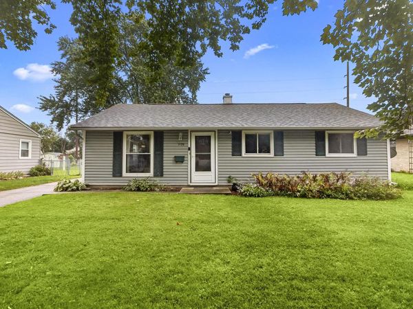 1126 E Wisconsin STREET, Delavan, WI 53115