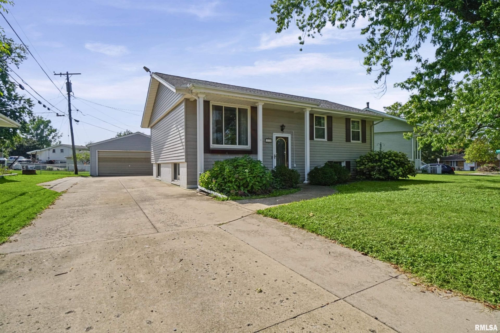 110 S Meadowview Lane, Washington, IL 61571 Main Photo