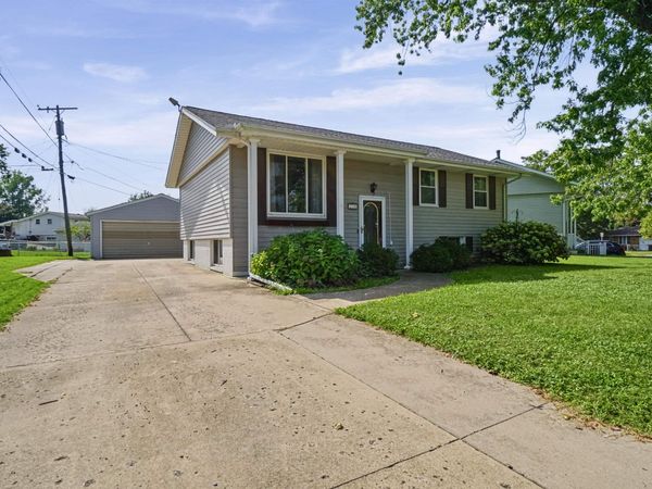 110 S MEADOWVIEW Lane, Washington, IL 61571