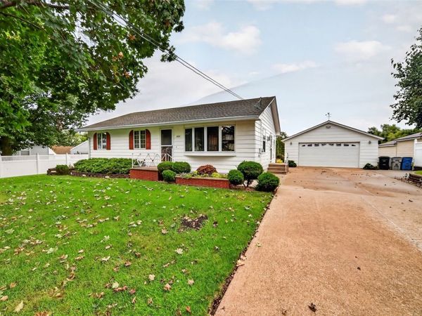 288 28th Avenue SW, Cedar Rapids, IA 52404