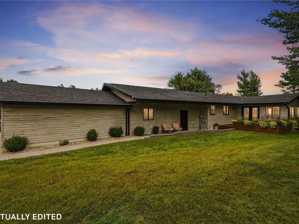 3307 55th Street , Center Point, IA 52213