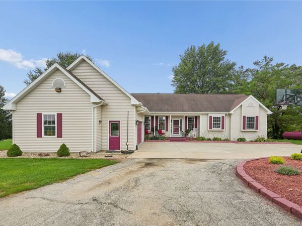 9902 Dutch Creek Drive , Anamosa, IA 52205