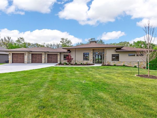 215 Northridge Place , Kalona, IA 52247