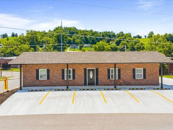 105 Church Alley , Jacksboro, TN 37757