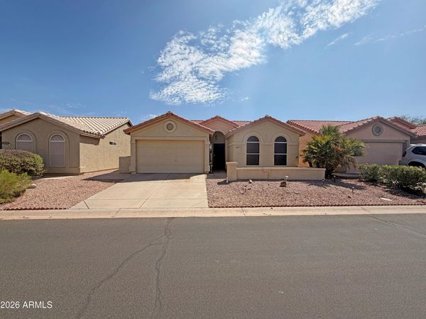 6877 S OAKMONT Drive, Chandler, AZ 85249
