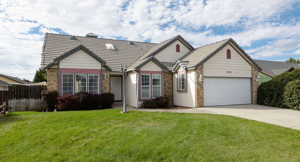 1005 Rose Bud Way, Yerington, NV 89447 Photo