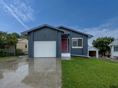 2232 S 42nd Street, Omaha, NE 68105