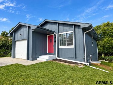 2232 S 42nd Street, Omaha, NE 68105