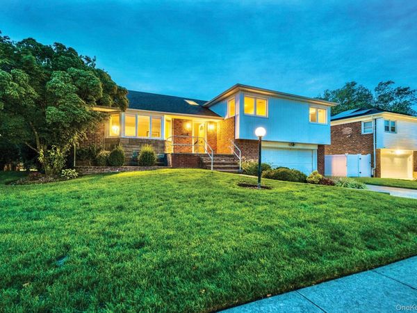1499 Eric Lane , East Meadow, NY 11554