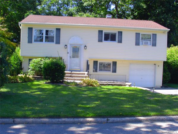 1288 Waverly Avenue , Farmingville, NY 11738