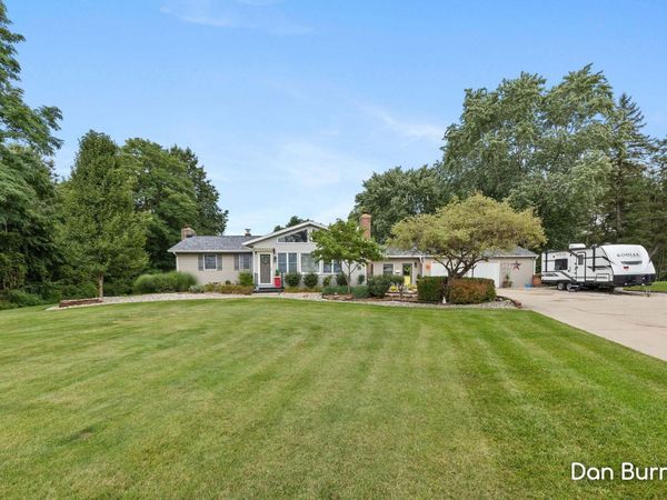 10679 Keystone Drive NE, Ada, MI 49301