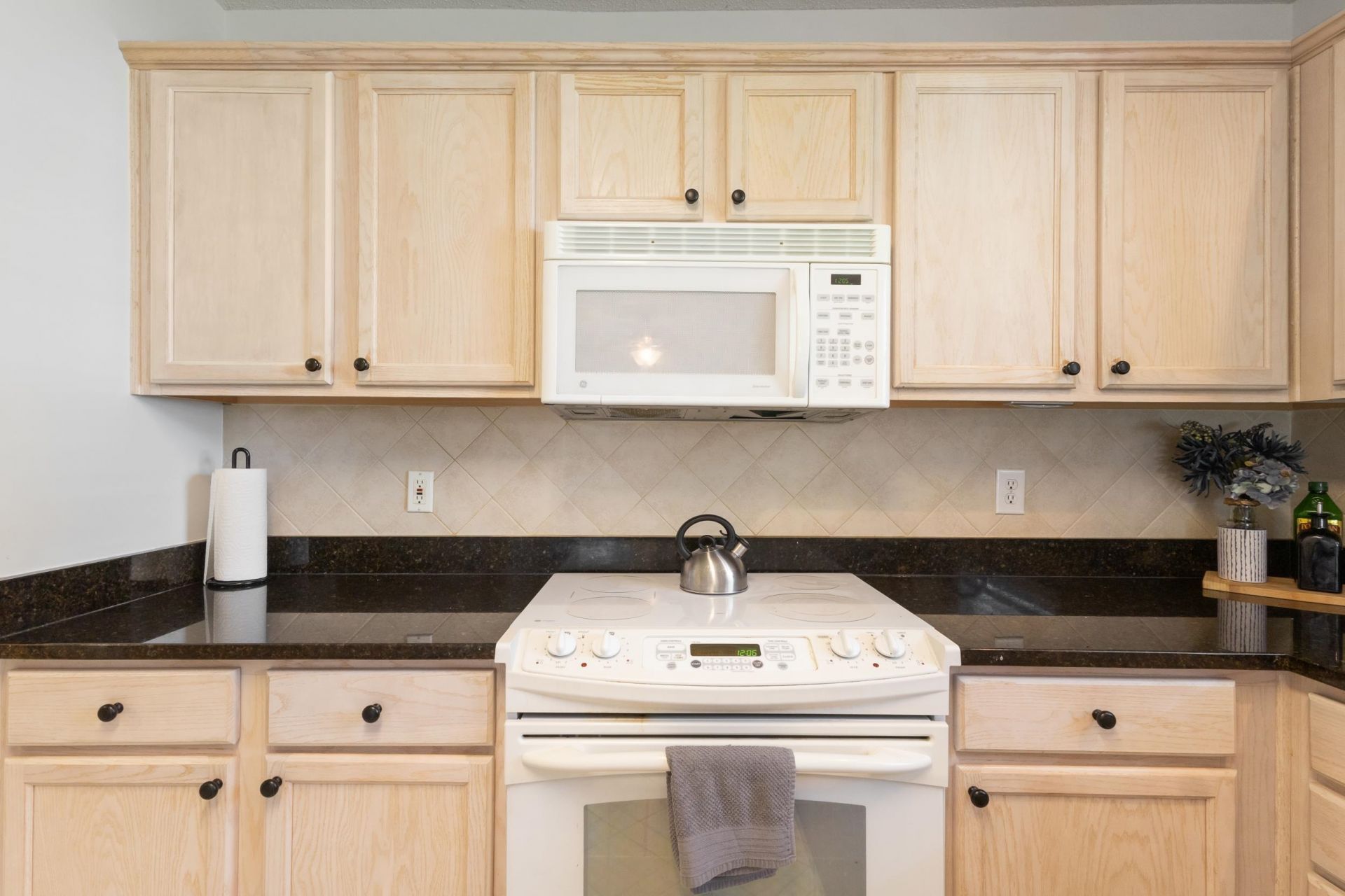 4504 Greenbriar Dr.  Photo 13