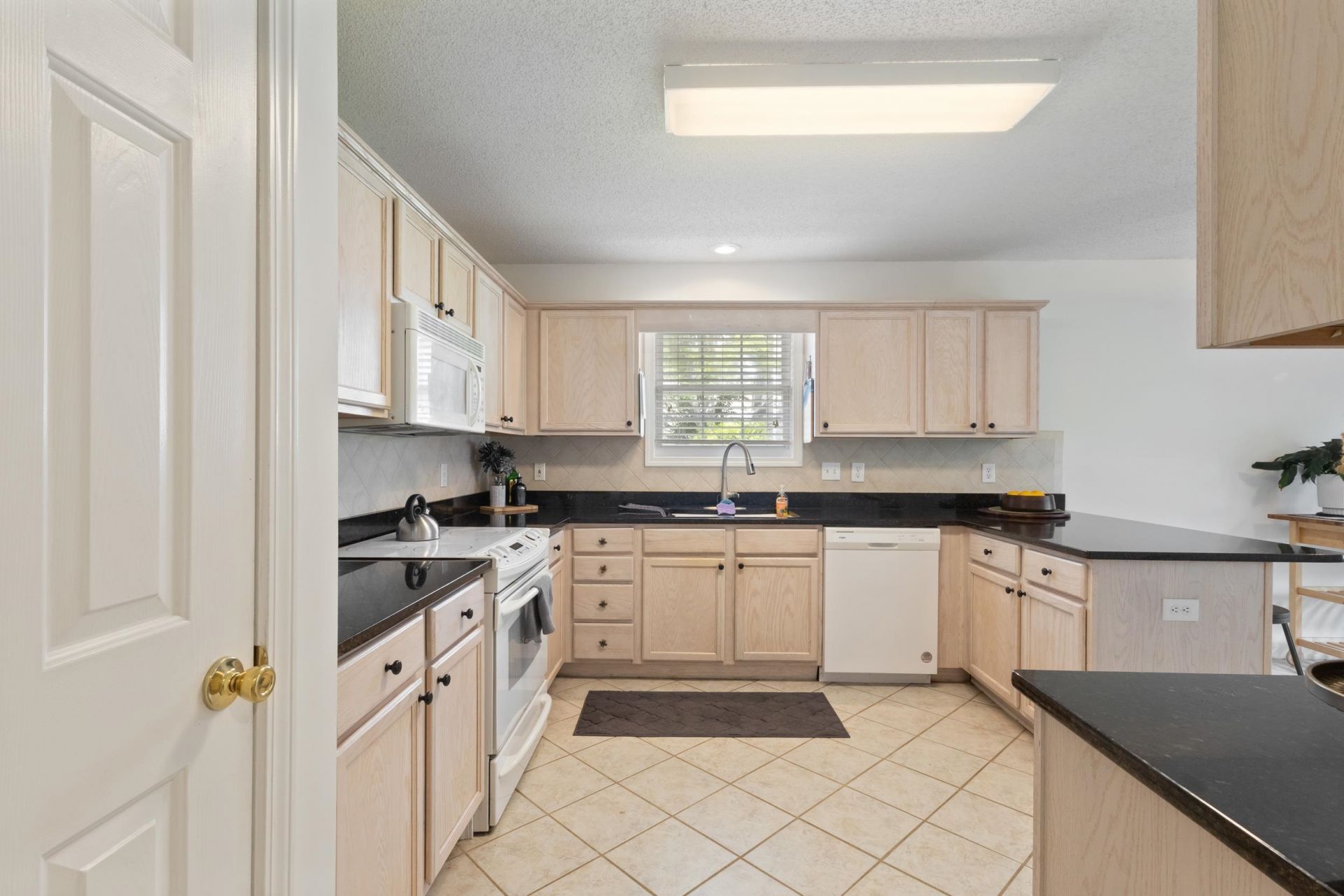 4504 Greenbriar Dr.  Photo 7