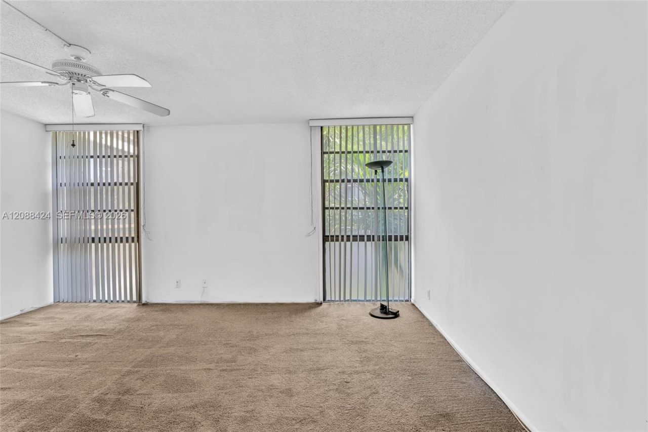 20400 W Country Club Dr, Unit 315, Aventura, FL 33180 Photo
