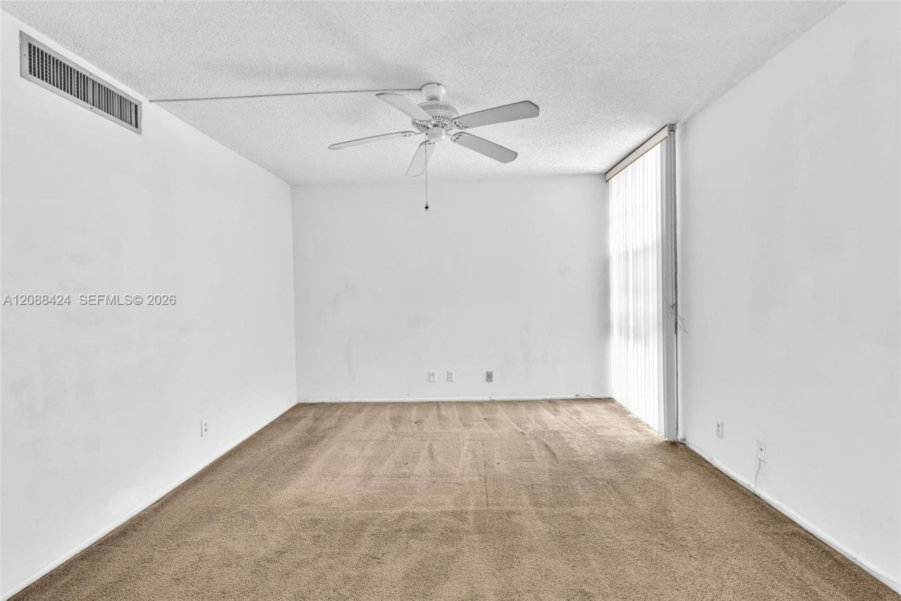 20400 W Country Club Dr, Unit 315, Aventura, FL 33180 Photo