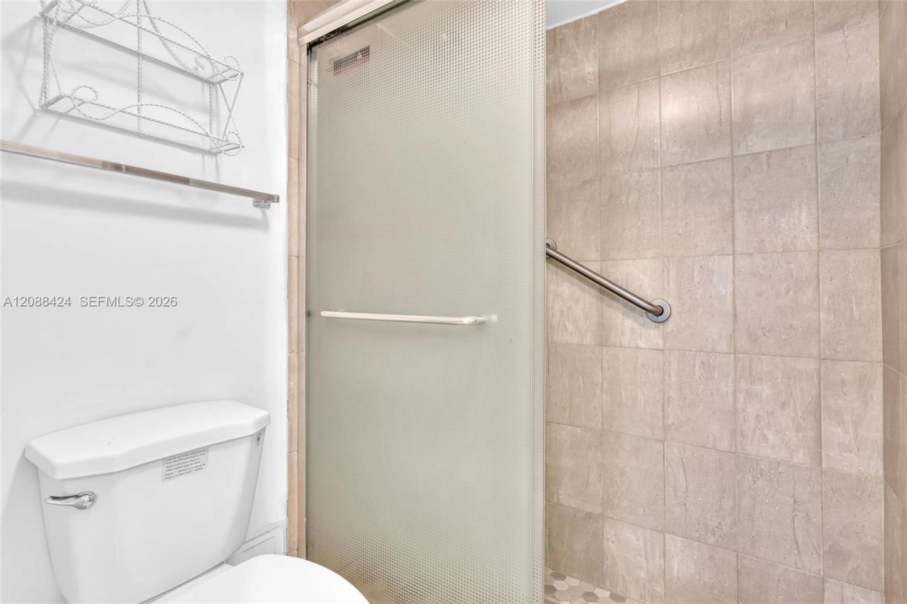 20400 W Country Club Dr, Unit 315, Aventura, FL 33180 Photo