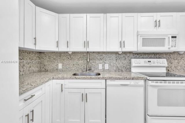 20400 W Country Club Dr, Unit 315, Aventura, FL 33180 Photo