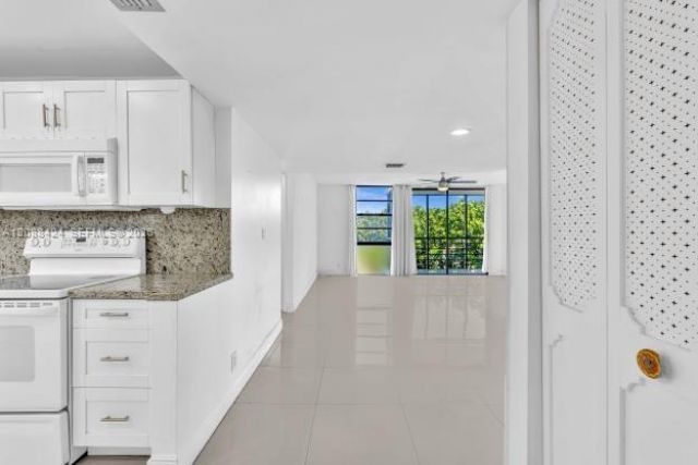 20400 W Country Club Dr, Unit 315, Aventura, FL 33180 Photo