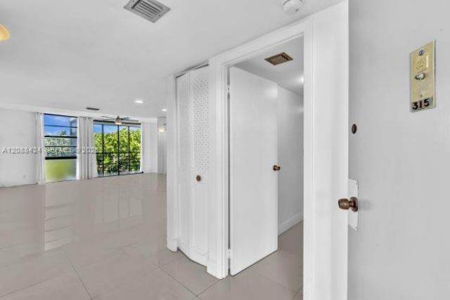 20400 W Country Club Dr, Unit 315, Aventura, FL 33180 Photo