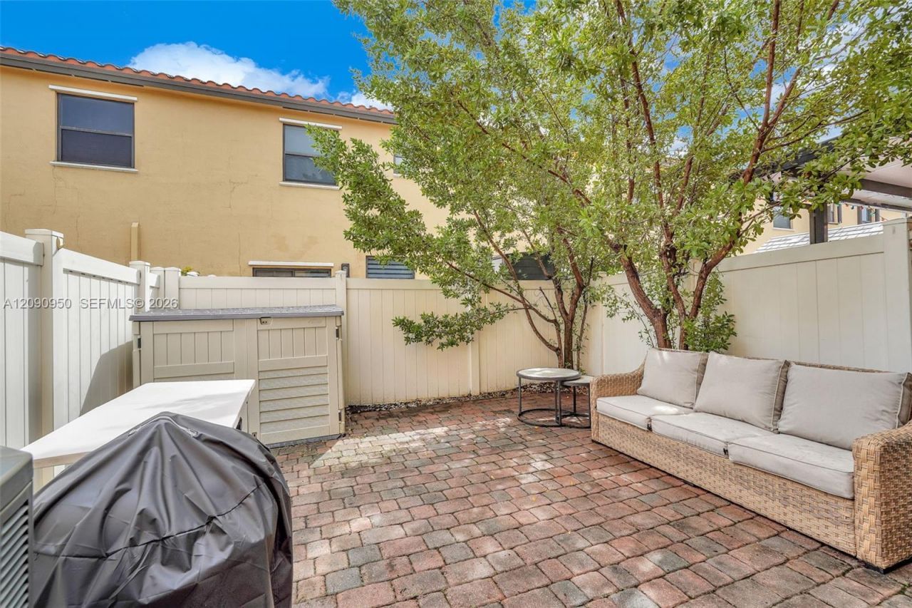 9255 W 33rd Ln , Unit 9255, Hialeah, FL 33018 Photo
