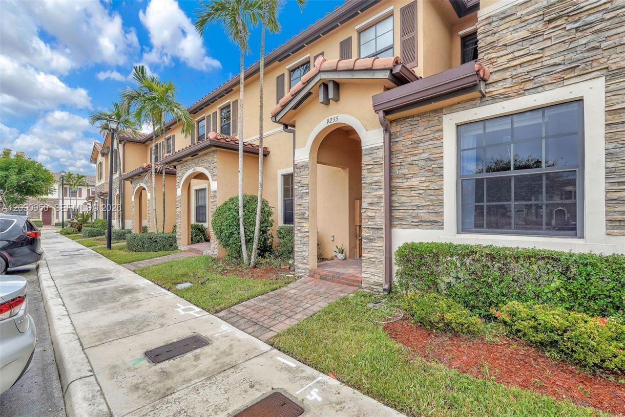 9255 W 33rd Ln , Unit 9255, Hialeah, FL 33018 Photo