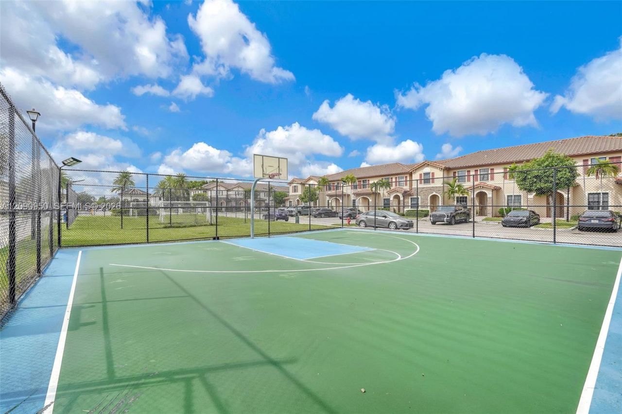 9255 W 33rd Ln , Unit 9255, Hialeah, FL 33018 Photo