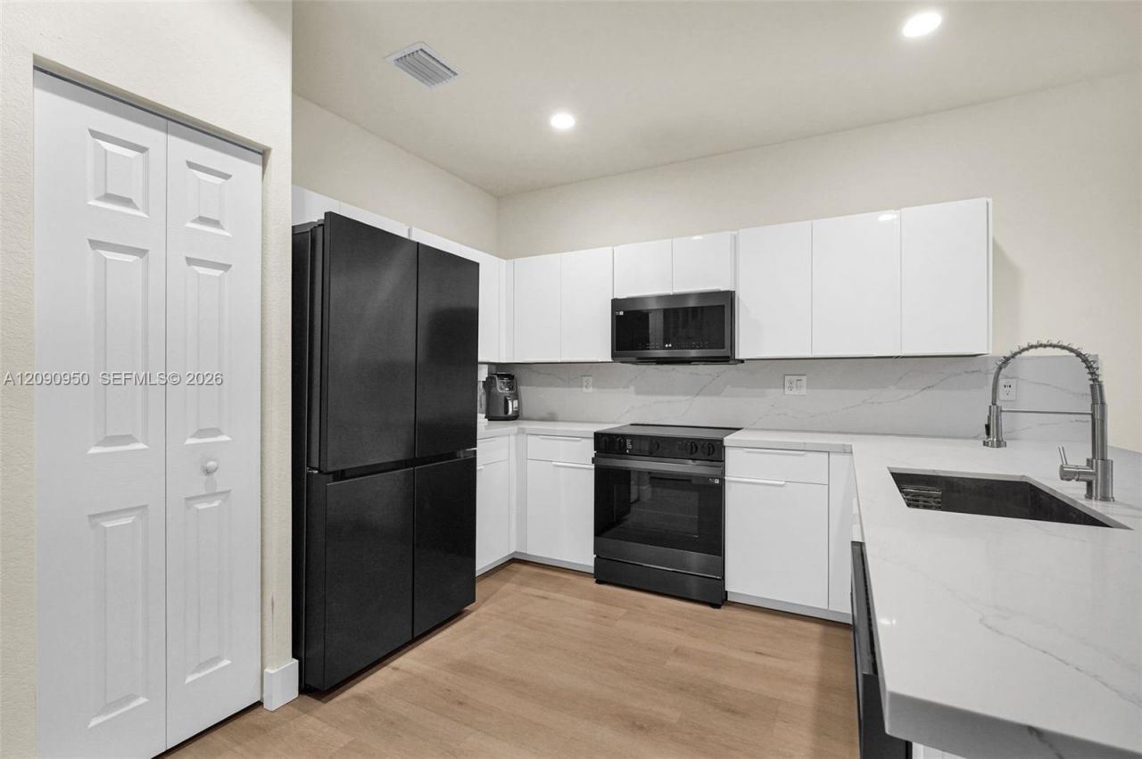 9255 W 33rd Ln , Unit 9255, Hialeah, FL 33018 Photo