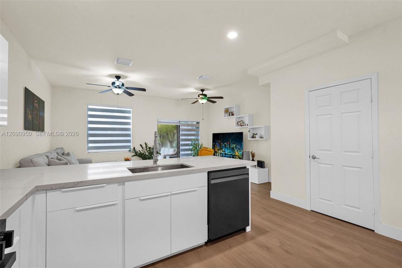 9255 W 33rd Ln , Unit 9255, Hialeah, FL 33018 Photo