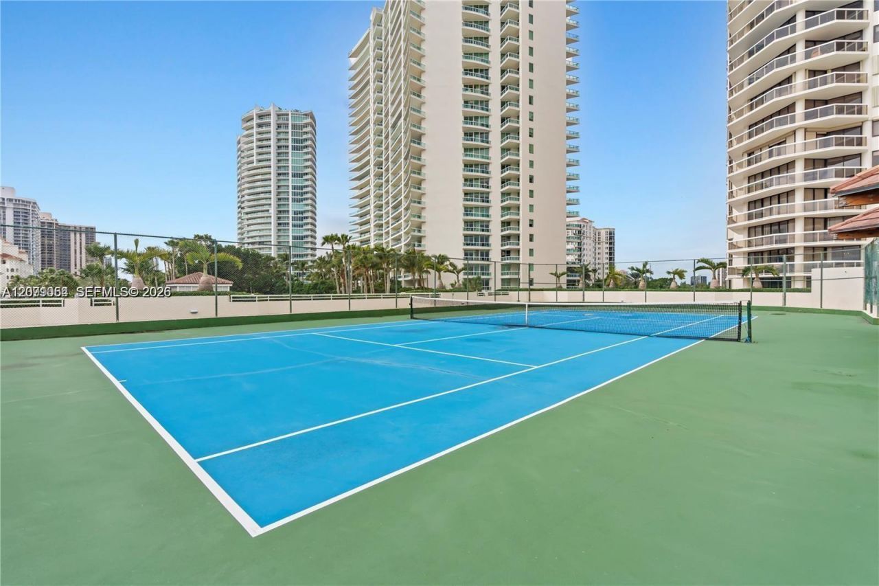 20185 E Country Club Dr, Unit TS-7, Aventura, FL 33180 Photo