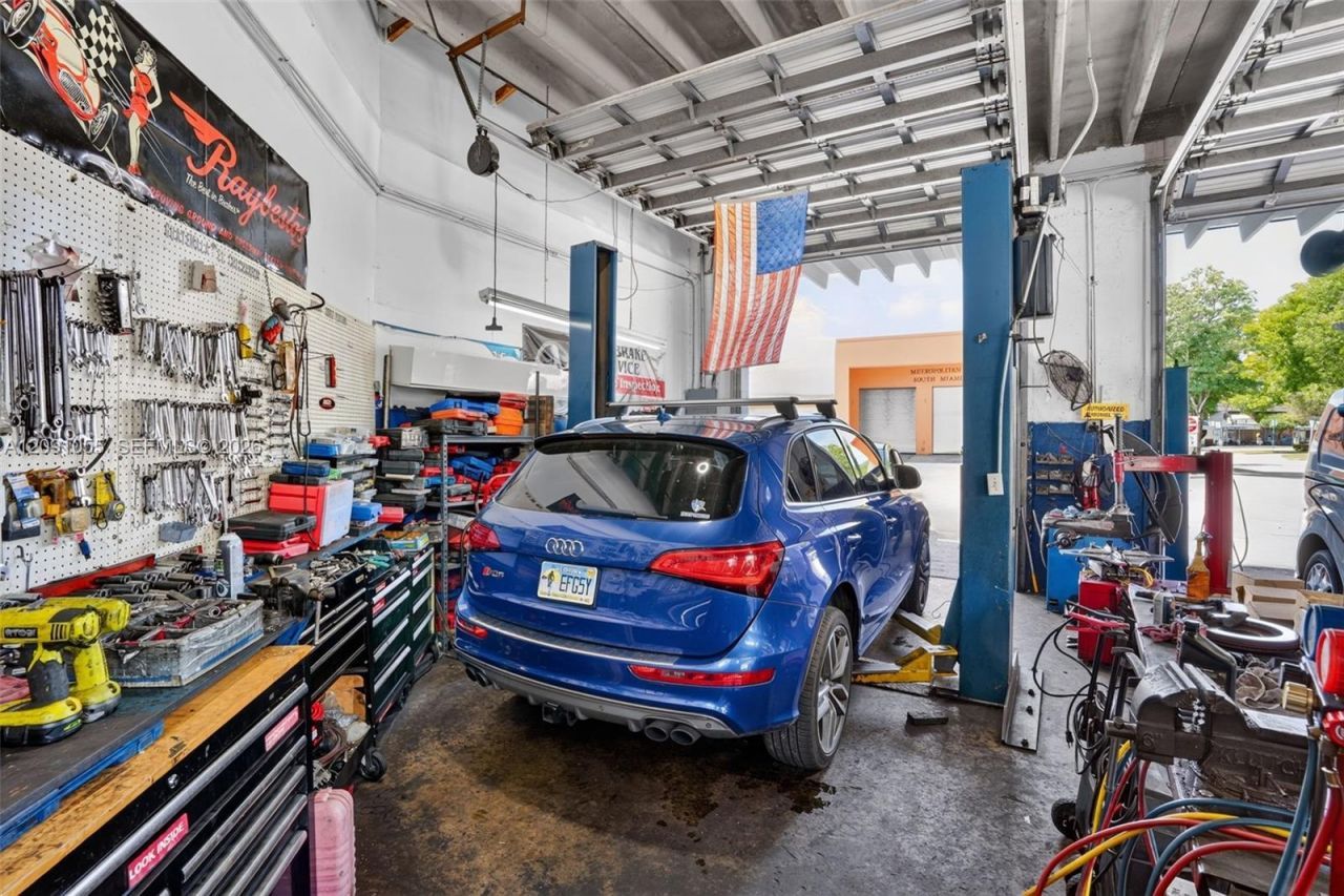 Profitable Automotive Shop With Over 25+ Years For, South Miami, FL 33143 Photo