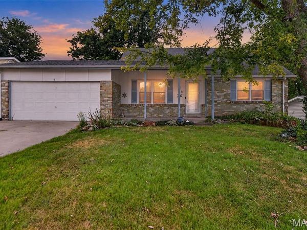 8 S Dianne Drive, St Peters, MO 63376
